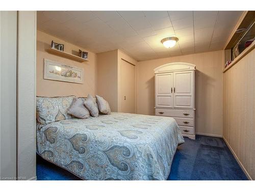 47 Walker Street, Clinton, ON - Indoor Photo Showing Bedroom