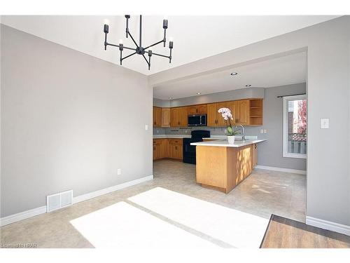 11 Wingfield Avenue, Stratford, ON - Indoor Photo Showing Kitchen