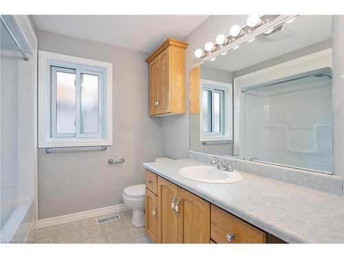 11 Wingfield Avenue, Stratford, ON - Indoor Photo Showing Bathroom