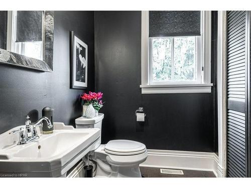 26 Daly Avenue, Stratford, ON - Indoor Photo Showing Bathroom