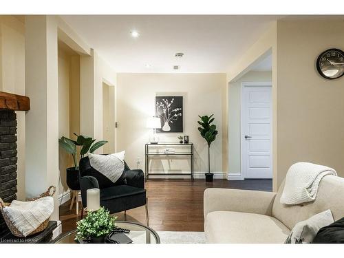 26 Daly Avenue, Stratford, ON - Indoor Photo Showing Living Room