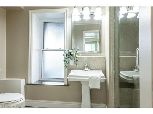 26 Daly Avenue, Stratford, ON - Indoor Photo Showing Bathroom