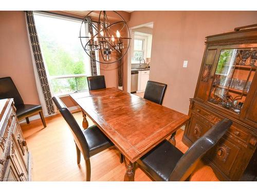 39 Park Lane Drive, Stratford, ON - Indoor Photo Showing Dining Room