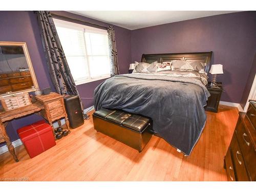 39 Park Lane Drive, Stratford, ON - Indoor Photo Showing Bedroom