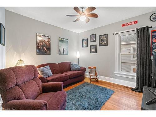 88 St David Street, Goderich, ON - Indoor Photo Showing Living Room