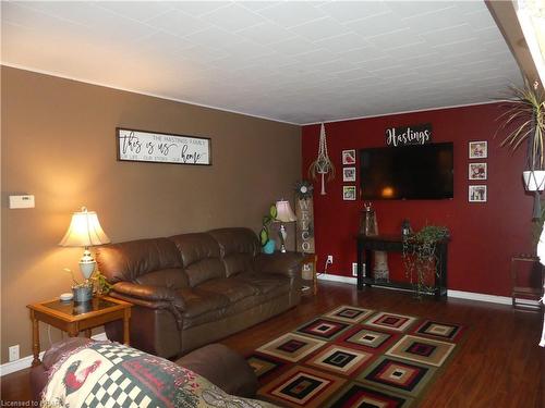 640 Elizabeth Street, Brussels, ON - Indoor Photo Showing Living Room