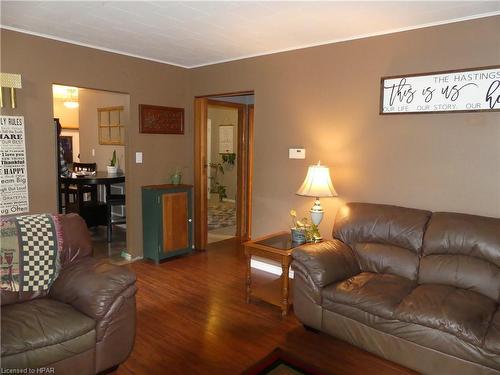 640 Elizabeth Street, Brussels, ON - Indoor Photo Showing Living Room