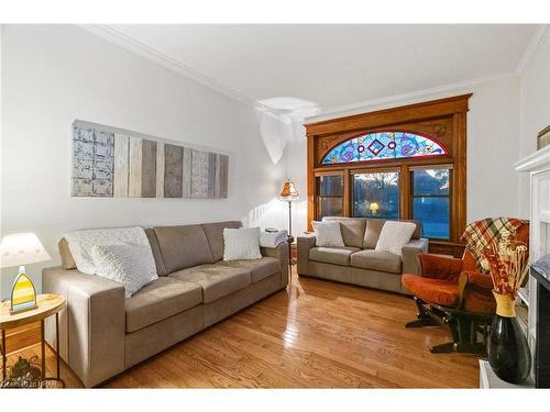 91 Wellington Street S, Goderich, ON - Indoor Photo Showing Living Room