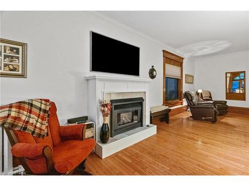 91 Wellington Street S, Goderich, ON - Indoor Photo Showing Living Room With Fireplace