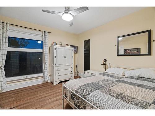 91 Wellington Street S, Goderich, ON - Indoor Photo Showing Bedroom