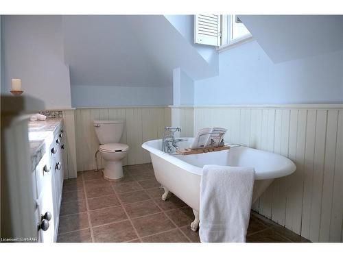 310 Northumberland Street, Ayr, ON - Indoor Photo Showing Bathroom