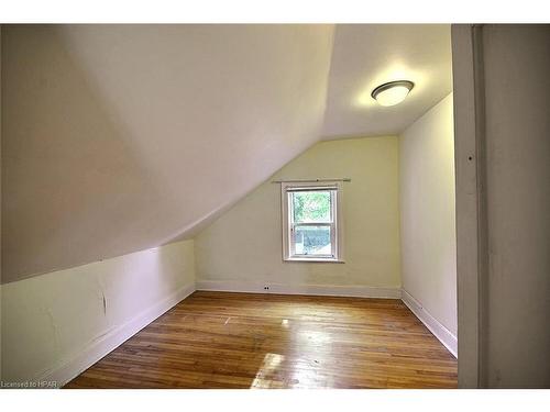 122 Huron Street, Clinton, ON - Indoor Photo Showing Other Room