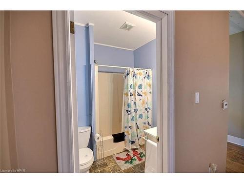 122 Huron Street, Clinton, ON - Indoor Photo Showing Bathroom