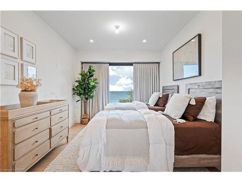 79585 Cottage Drive, Central Huron, ON - Indoor Photo Showing Bedroom