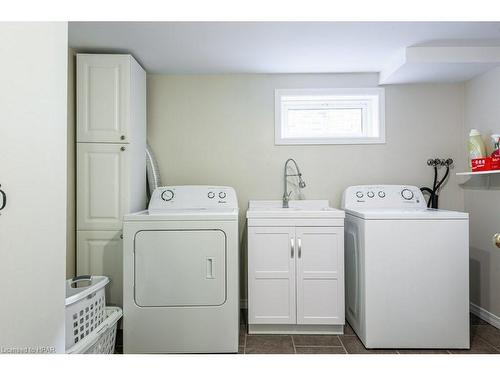 29 Mcdonald Street, Stratford, ON - Indoor Photo Showing Laundry Room