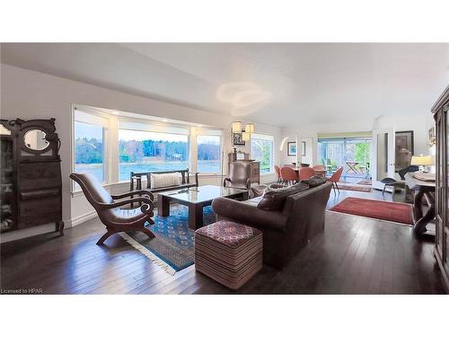 37001 Millar Street, Benmiller, ON - Indoor Photo Showing Living Room