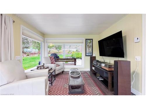 37001 Millar Street, Benmiller, ON - Indoor Photo Showing Living Room