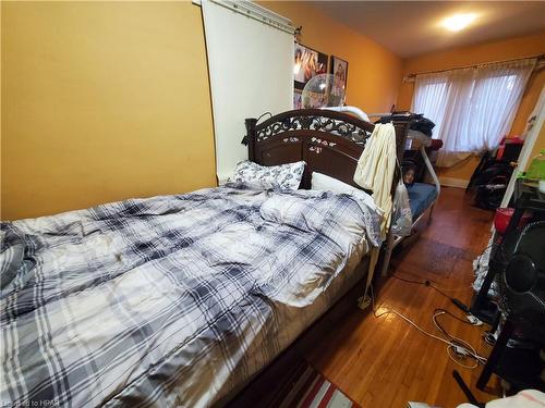 114 Vauxhall Street, London, ON - Indoor Photo Showing Bedroom