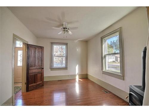 122 Mary Street, Clinton, ON - Indoor Photo Showing Other Room