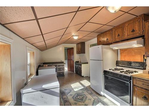 122 Mary Street, Clinton, ON - Indoor Photo Showing Kitchen