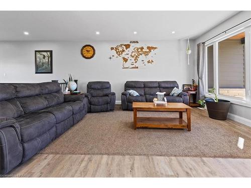 43830 Cranbrook Road, Brussels, ON - Indoor Photo Showing Living Room