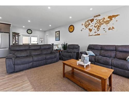 43830 Cranbrook Road, Brussels, ON - Indoor Photo Showing Living Room