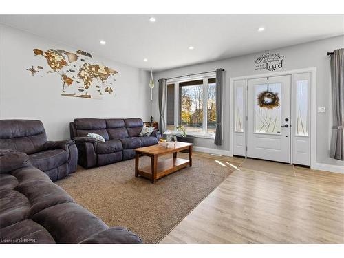 43830 Cranbrook Road, Brussels, ON - Indoor Photo Showing Living Room