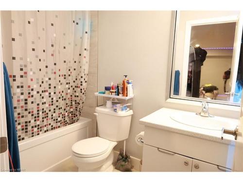 21-745 Chelton Road, London, ON - Indoor Photo Showing Bathroom