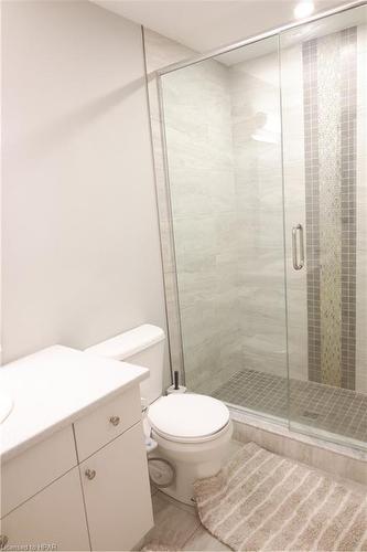 21-745 Chelton Road, London, ON - Indoor Photo Showing Bathroom