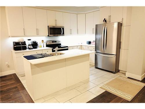 21-745 Chelton Road, London, ON - Indoor Photo Showing Kitchen