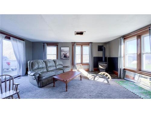 7808 Perth Road 131, Perth East, ON - Indoor Photo Showing Living Room