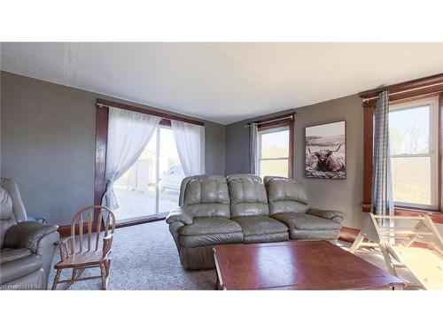 7808 Perth Road 131, Perth East, ON - Indoor Photo Showing Living Room