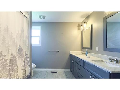 7808 Perth Road 131, Perth East, ON - Indoor Photo Showing Bathroom