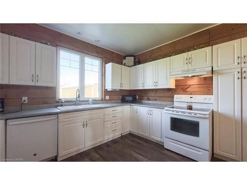 7808 Perth Road 131, Perth East, ON - Indoor Photo Showing Kitchen