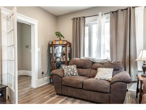 175 Mcnab St, Stratford, ON - Indoor Photo Showing Living Room