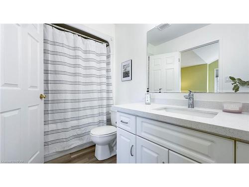 36 Hyde Road, Stratford, ON - Indoor Photo Showing Bathroom