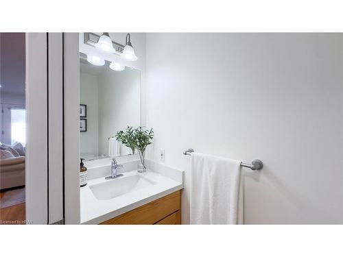 36 Hyde Road, Stratford, ON - Indoor Photo Showing Bathroom