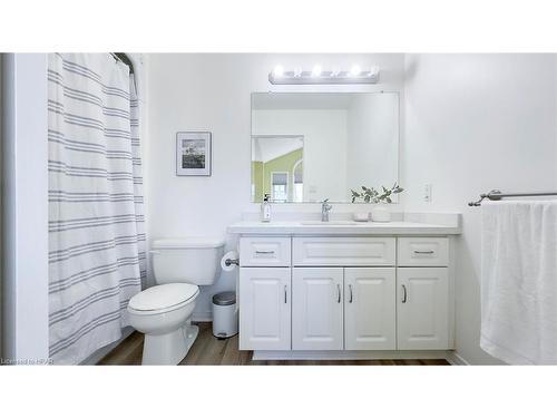 36 Hyde Road, Stratford, ON - Indoor Photo Showing Bathroom