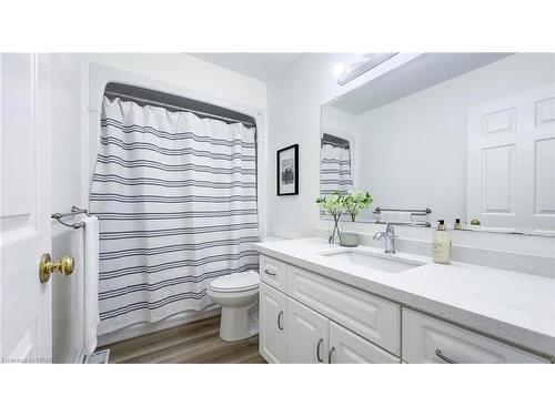 36 Hyde Road, Stratford, ON - Indoor Photo Showing Bathroom