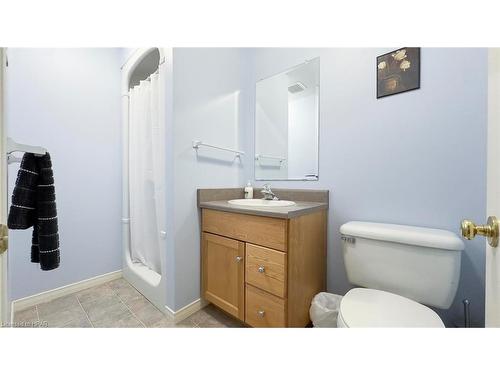 36 Hyde Road, Stratford, ON - Indoor Photo Showing Bathroom