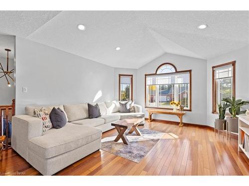 2892 Hocking Drive, Russeldale, ON - Indoor Photo Showing Living Room