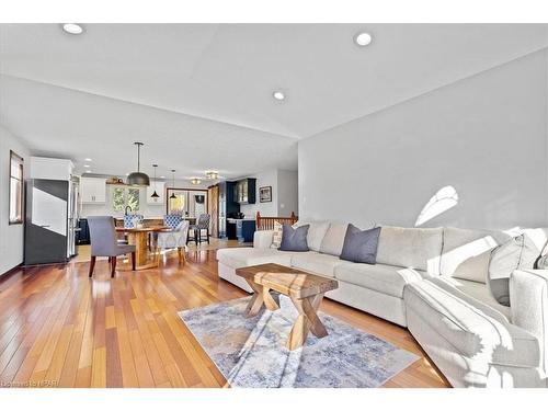 2892 Hocking Drive, Russeldale, ON - Indoor Photo Showing Living Room