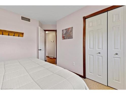 2892 Hocking Drive, Russeldale, ON - Indoor Photo Showing Bedroom