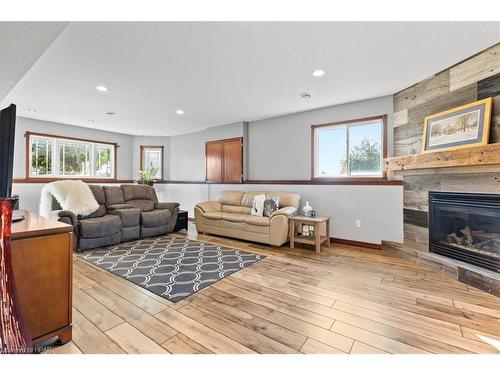 2892 Hocking Drive, Russeldale, ON - Indoor Photo Showing Living Room With Fireplace