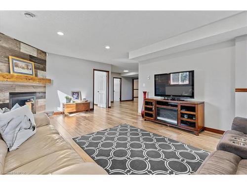 2892 Hocking Drive, Russeldale, ON - Indoor Photo Showing Living Room With Fireplace