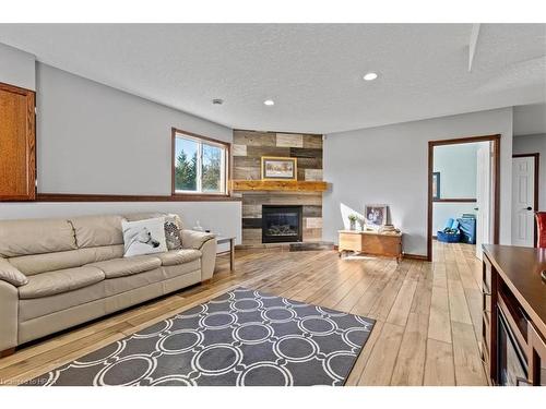 2892 Hocking Drive, Russeldale, ON - Indoor Photo Showing Living Room With Fireplace