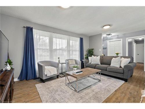 156 John Street N, Harriston, ON - Indoor Photo Showing Living Room