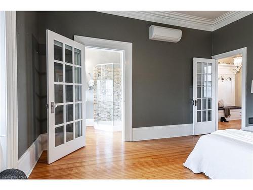 137 Grand Avenue S, Cambridge, ON - Indoor Photo Showing Bedroom