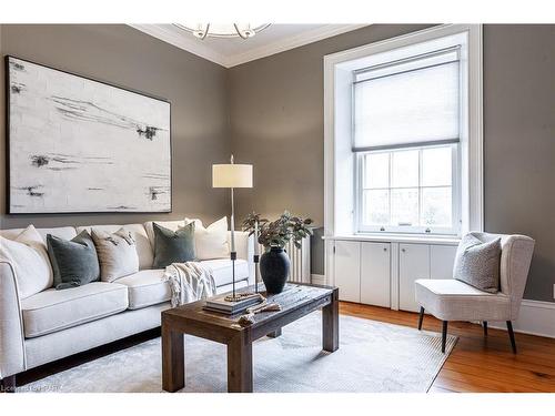 137 Grand Avenue S, Cambridge, ON - Indoor Photo Showing Living Room