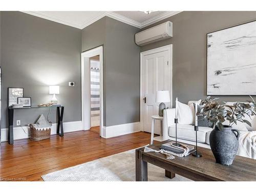 137 Grand Avenue S, Cambridge, ON - Indoor Photo Showing Living Room